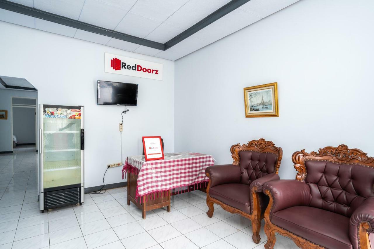 בוגור Reddoorz Syariah Near Rsud Cimacan מראה חיצוני תמונה