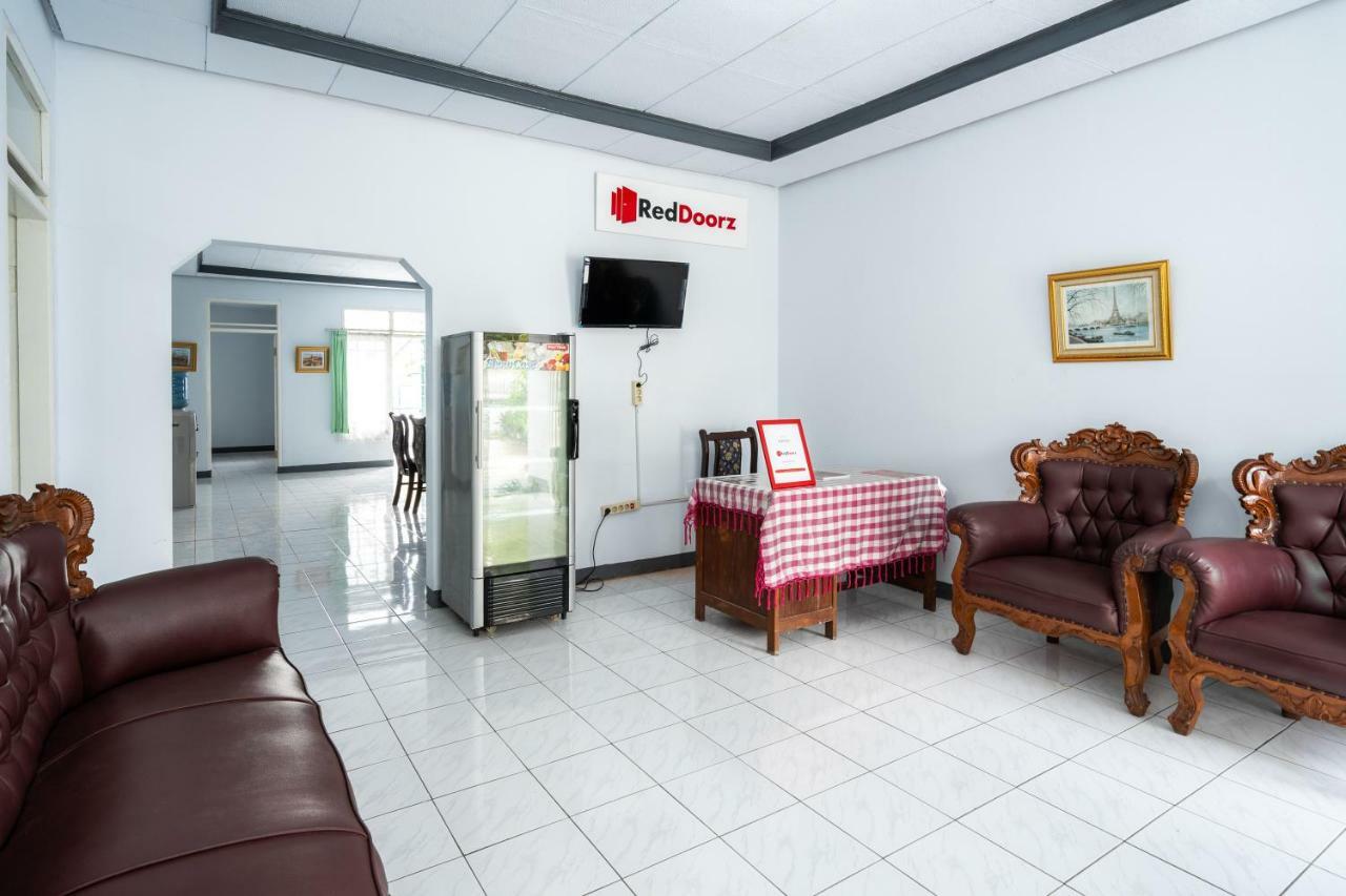 בוגור Reddoorz Syariah Near Rsud Cimacan מראה חיצוני תמונה